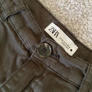 The size is small good condition bought in Zara Portugal in europe 😊